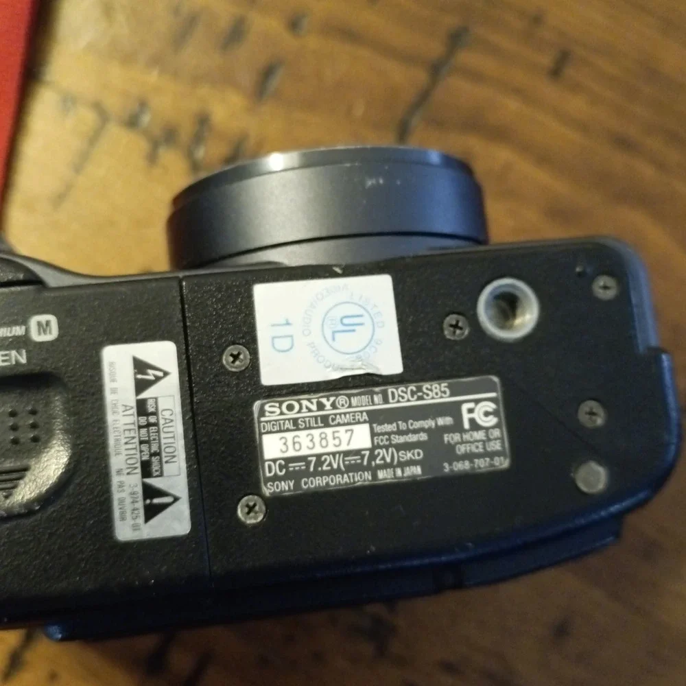 Sony Cyber-shot DSC-S85 4.1MP Digital Camera Black Untested For Parts r1